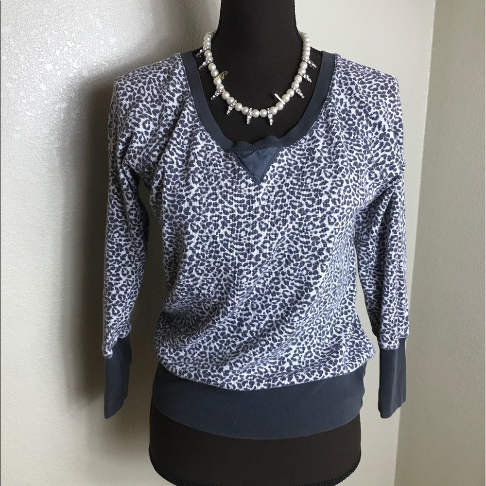 Victoria Secret Gray White Sweater Top